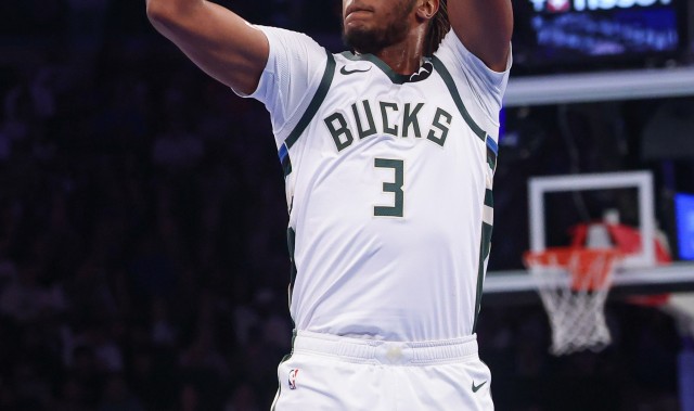 多多28官网-你真是白搭！特纳半场5次出手皆在外线 命中1球仅拿5分