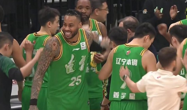 辽宁男篮完胜新疆，鄢手骐16分莫兰德17+12，阿不都沙拉木13分