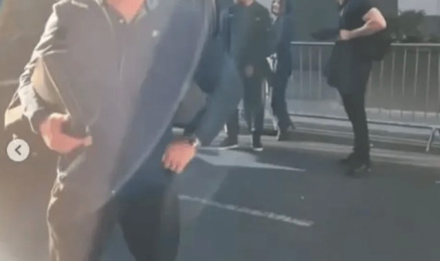 多多28-太阳报：一名阿森纳球迷当面怒骂瓜帅，称其毁了自己的生活